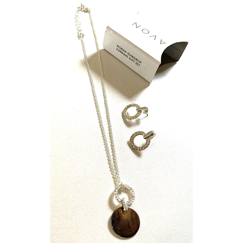 VTG Norah Teardrop Earring Gift Set 2010 Old Stock Boxed Classic
